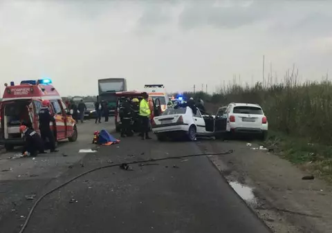 Accident grav în Dâmbovița, provocat de un șofer care se întorcea de la o înmormântare. Șapte persoane au ajuns la spital