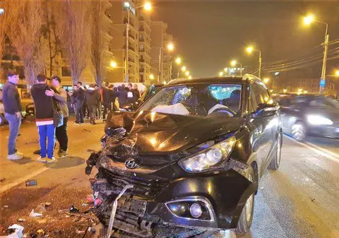 Două accidente rutiere au avut loc în Mamaia, la un interval de câteva ore. Cinci persoane au fost rănite (FOTO & VIDEO)