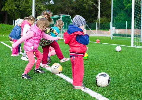 (Publicitate) Cum alegi sportul potrivit pentru copilul tău?