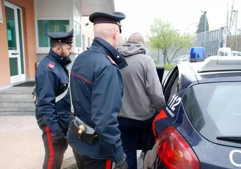 Fetița de numai 4 ani a unor români din Italia a fost batjocorită de unchiul ei!