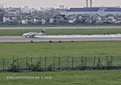 Un avion a luat foc deasupra Aeroportului Băneasa. Aparatul a revenit la sol