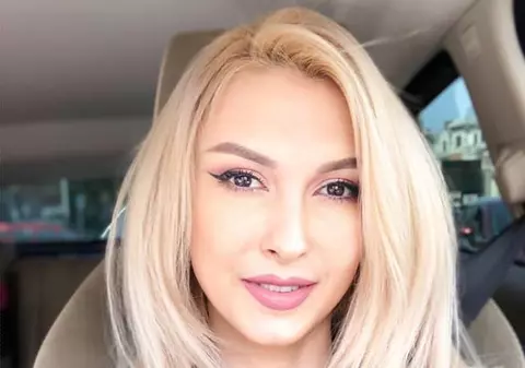 Andreea Bălan a ajuns iar în vizorul Iuliei Albu. "Mai nou, face vlog în/din lift, la naiba!"