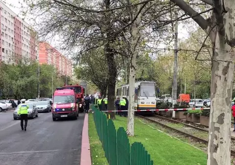 Bărbat lovit de tramvai, pe bulevardul Theodor Pallady. Victima a traversat printr-un loc nepermis