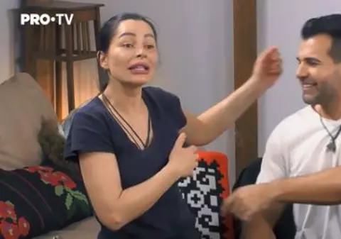 Brigitte Sfăt, topless la Ferma. Toți au fost cu ochii pe ea | FOTO