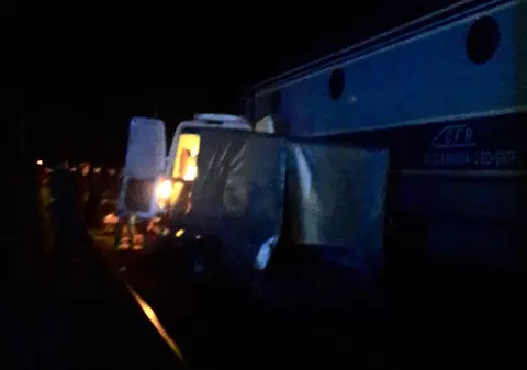 UPDATE/ Accident soldat cu patru morți, în Buzău! Un microbuz a fost lovit de tren