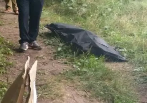 Cadavrul unui nou-născut a fost găsit într-un parc! Niște voluntari care făceau curat în zonă au făcut macabra descoperire