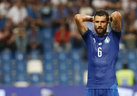 Gestul unui fotbalist față de o fetiță de imigranți din Italia a impresionat o lume întreagă