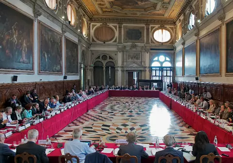 O delegație a Comisiei de la Veneția vine în România: În vizor sunt modificarea legilor Justiţiei şi intenţia PSD-ALDE de modificare a codurilor penale