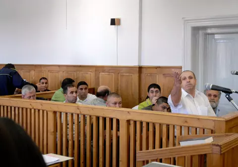 Apelul în cazul traficanților de copii din Țăndărei a început cu o amânare! Acum două luni, Tribunalul Harghita îi achitase pe toți cei 26 de inculpați după nouă ani de judecată