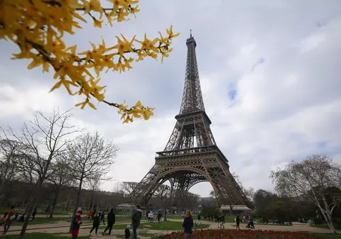 O româncă a murit la Paris chiar înainte să fie cerută de soție! Detaliile unui eveniment tragic