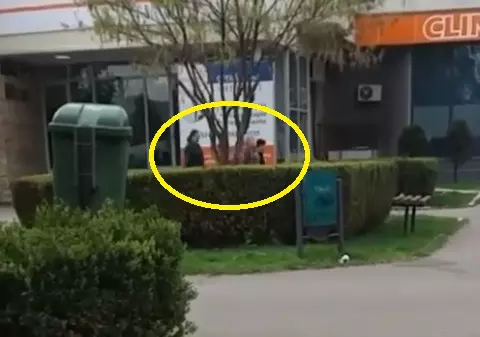 O femeie a vrut să răpească o fetiță de lângă bunica ei în centrul Ploieștiului: "Hai, fetiță, dă-mi mâna!"