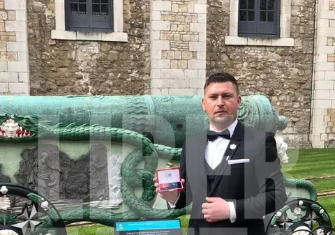 VIDEO/ Momentul în care Florin Morariu primește decorația Reginei Angliei pentru curaj