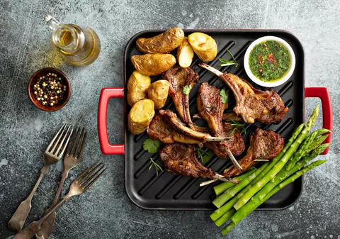 Friptură de miel - rețete gustoase cu miel la cuptor și la tigaie