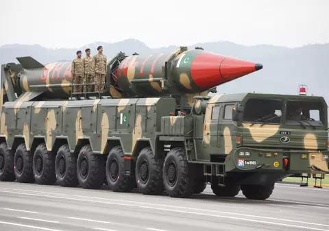 Puterile lumii își modernizează în continuare arsenalele nucleare