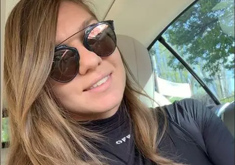 Simona Halep petrece în cluburile de pe litoral în vacanța de Paște. Ținută de mii de euro purtată de sportivă pentru o ieșire cu ”fetele”