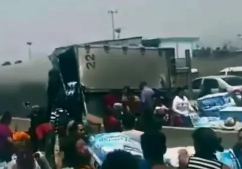 VIDEO | Au furat un tir de hârtie igienică. Poliția era de față!