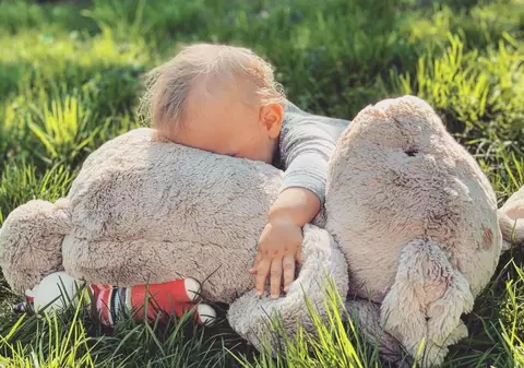 Jumătate dintre români cumpără cadouri de Paști pentru cei dragi. Tot mai mulți vor electronice şi electrocasnice inteligente