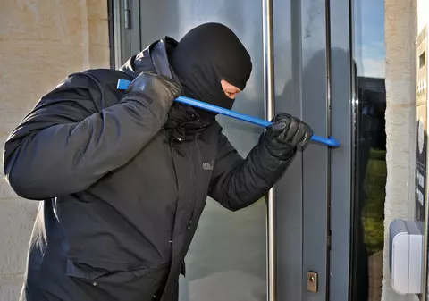 Hoț din Oradea, prins după ce a prădat de trei ori aceeași locuință. Cum a pătruns în casă