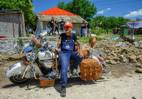Lasă motorul pentru lopată, roabă și mistrie! Cristi Hrubaru repară casele copiilor abandonați din Tulcea