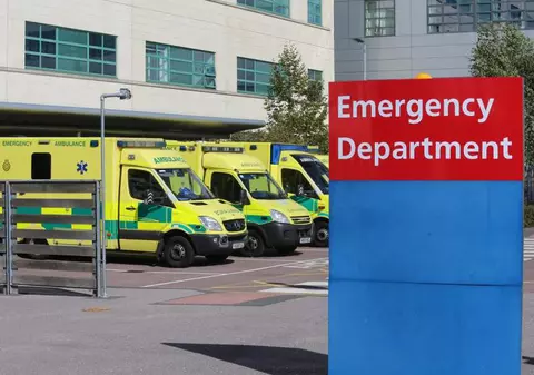 Un român internat în spitalul din Anglia, reţinut după ce a abuzat o pacientă la Urgenţe