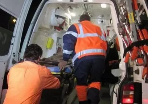 Un pacient cu AVC a fost externat și plimbat noaptea cu ambulanța prin județ din greșeală!