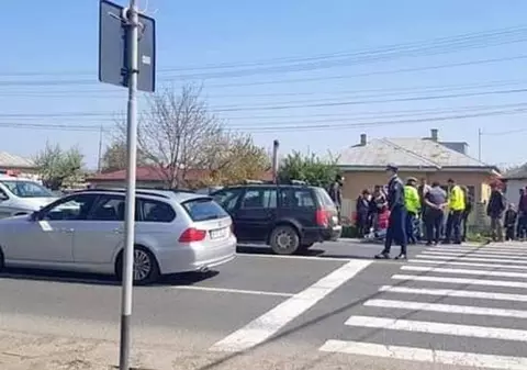 Copil de 10 ani în comă, după ce a fost spulberat pe trecerea de pietoni. Șoferița are 70 de ani