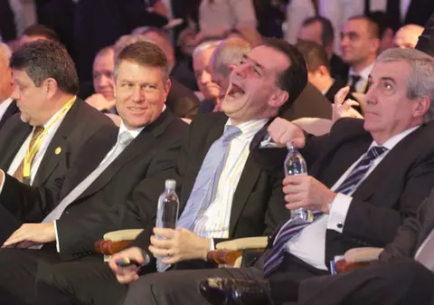 O naţie mai lucidă decât conducătorii ei. Știți de ce au schimbat modelul de comunicare a îmbolnăvirilor și dau mai puține date?