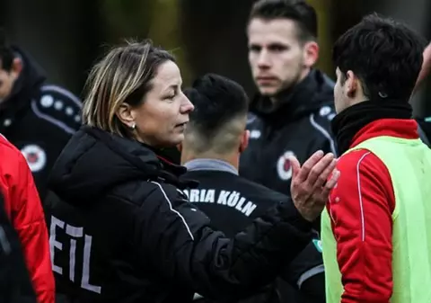 Prima femeie antrenor la cârma unei echipe masculine din Germania. Precedente în Franța și în Hong Kong