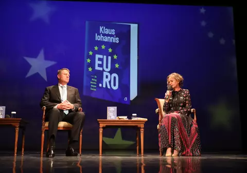 FOTO | Preşedintele Klaus Iohannis și-a lansat a treia carte, "EU.RO. Un dialog deschis despre Europa"