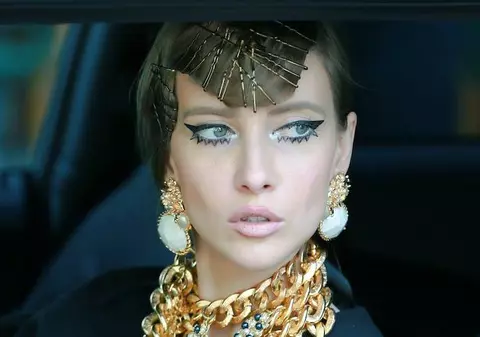 Continuă scandalul între Iulia Albu și actrița Ilona Brezoianu. "Pe mine nu mă doare în spațiul indicat de dumneavoastă"