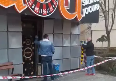 Jaf ca-n filme la o sală de jocuri din localitatea 23 August din Constanța. Hoțul a întrerupt curentul, înainte de a da lovitura