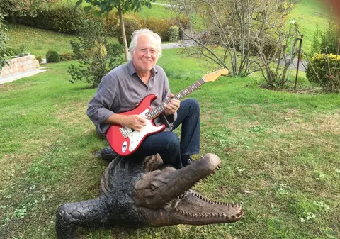 Erlend Krauser, chitaristul din Phoenix care a plecat din România ascuns într-o boxă, se întoarce acasă după 42 de ani!