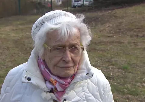 Are 100 de ani și candidează la alegerile locale din Germania. Care este principala sa promisiune electorală