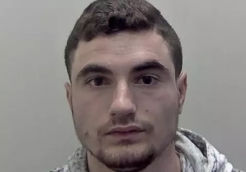 Un român de 20 de ani a fost condamnat în Marea Britanie, după ce a încercat să introducă în Regat șapte imigranți afgani