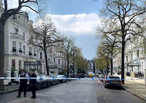 Bărbatul care a lovit mașina ambasadorului Ucrainei din Londra, internat într-un spital de boli mintale