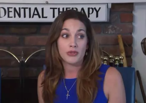 O profesoară din Statele Unite a fost dată afară, după ce elevii au găsit poze cu ea goală. „Sunt sânii mei. Este ceva ce trebuie sărbătorit” / VIDEO