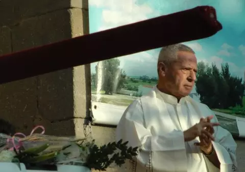 Părinți români, condamnați la închisoare în Spania pentru că i-au permis unui preot să le abuzeze sexual copilul. Ce pedeapsă a primit clericul pedofil