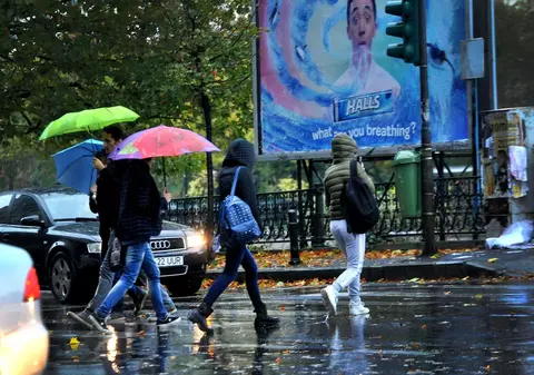 UPDATE / Vreme instabilă în Bucureşti, în următoarele patru zile. Vor fi averse şi descărcări electrice
