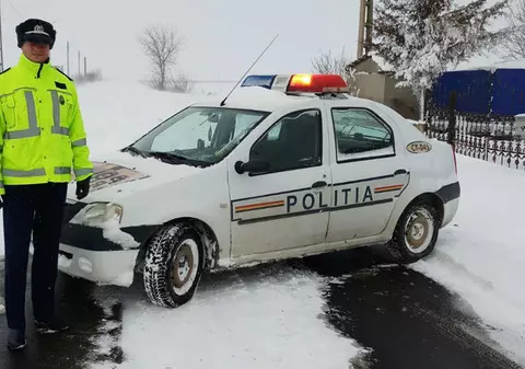 Poliția face licitație publică pentru căciuli de blană și mănuși. Achizițiile nu pot depăși 6,5 milioane de lei