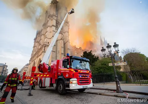 Acuzații la adresa miliardarilor care donează sume colosale pentru Notre-Dame: Sunt motivați de publicitate și „vor să-și cumpere biletul către Rai”