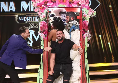 Momente spectaculoase pe „Scena misterelor”. Oana Roman a acceptat provocarea