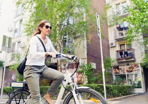 Bicicleta electrică, perfectă pentru drumurile tale zilnice