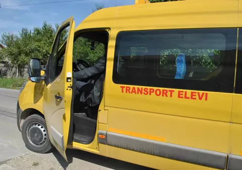 A condus un autobuz școlar deși nu avea dreptul! A fost prins băut la volan și avea permisul suspendat