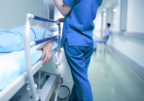 Peste 250 de cadre medicale din judeţul Botoşani au fost infectate cu noul coronavirus