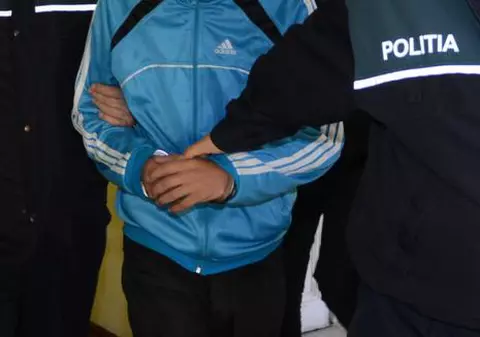Un tânăr de 23 de ani a fost arestat după ce a bătut un bihorean şi i-a furat banii câştigaţi la jocuri de noroc