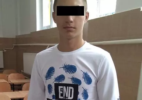Tânărul de 17 ani din Vaslui care a înjunghiat trei colegi de liceu, considerat un elev problemă. „Bătea copiii și a primit și un ordin de restricție de la Protecția Copilului”