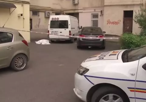 O femeie din Ploiești a murit, după ce s-a aruncat de la etaj. Tânăra a lăsat un bilet de adio