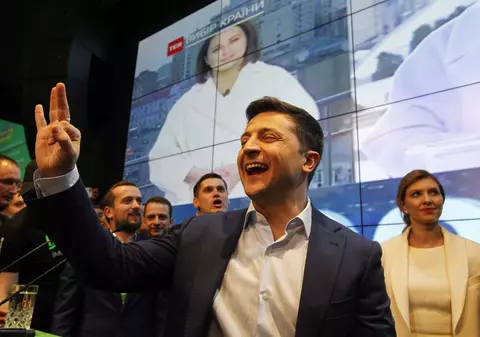 OPINIE/ „Sluga naroda” - comedia tv care a aruncat Ucraina cu capul în gol. Claudiu Săftoiu, despre cum a ajuns Zelensky, un actor fără experiență politică, președintele Ucrainei