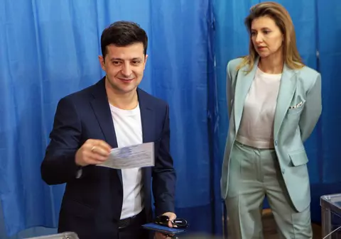 Volodimir Zelenski caută un profesor de limba ucraineană. Soția lui l-a dat de gol