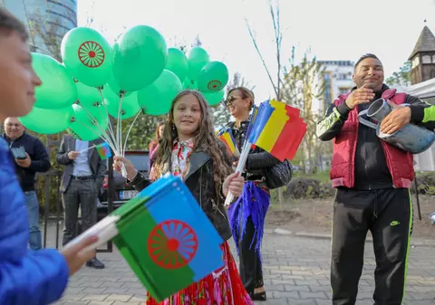FOTO | Ziua Romilor marcată în acest weekend în București printr-un marș pentru combaterea rasismului și ateliere meșteșugărești